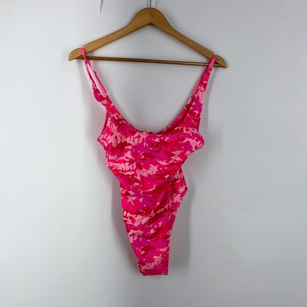 SKIMS Recycled Swim‎ Scoop Neck One Piece Pink Camo Swimsuit Women's M NWT